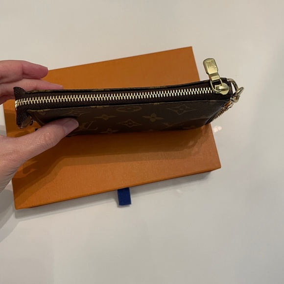 Mini pochette accessoires in monogram canvas - Picture 10 of 11